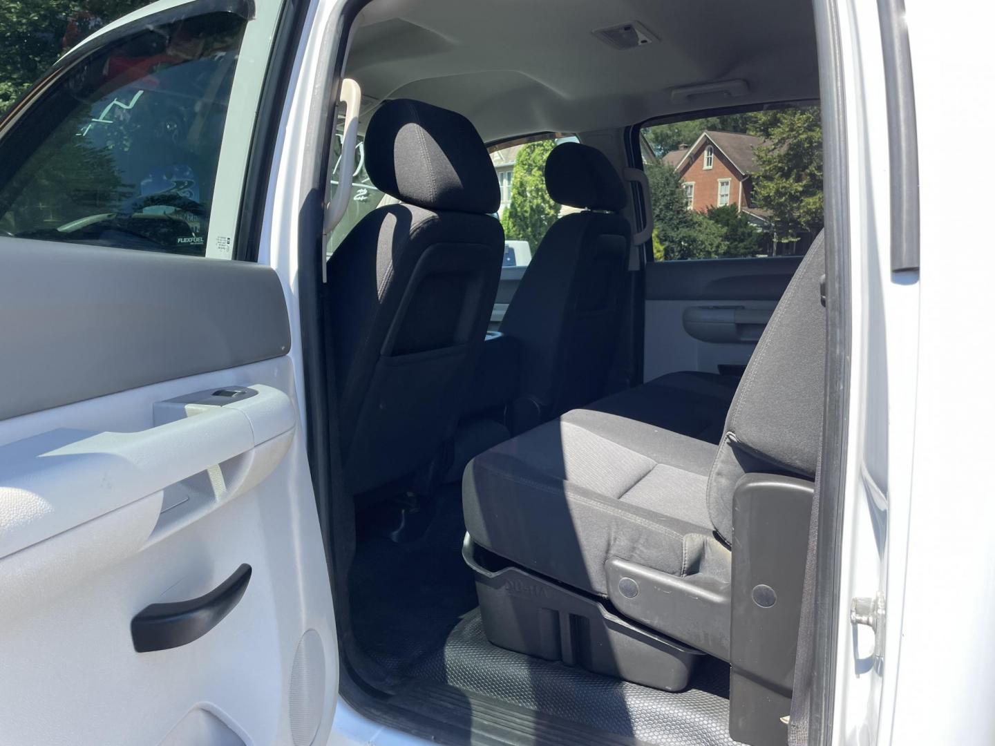 2012 Chevrolet Silverado 2500HD Work Truck Crew Cab 4WD (1GC1KVCG5CF) with an 6.0L V8 OHV 16V FFV engine, 6-Speed Automatic transmission, located at 101 N. Main Street, Muncy, PA, 17756, (570) 546-5462, 41.207691, -76.785942 - Photo#9