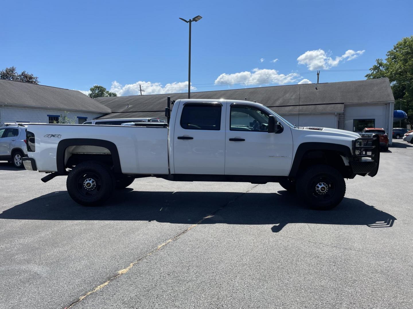 2012 Chevrolet Silverado 2500HD Work Truck Crew Cab 4WD (1GC1KVCG5CF) with an 6.0L V8 OHV 16V FFV engine, 6-Speed Automatic transmission, located at 101 N. Main Street, Muncy, PA, 17756, (570) 546-5462, 41.207691, -76.785942 - Photo#4