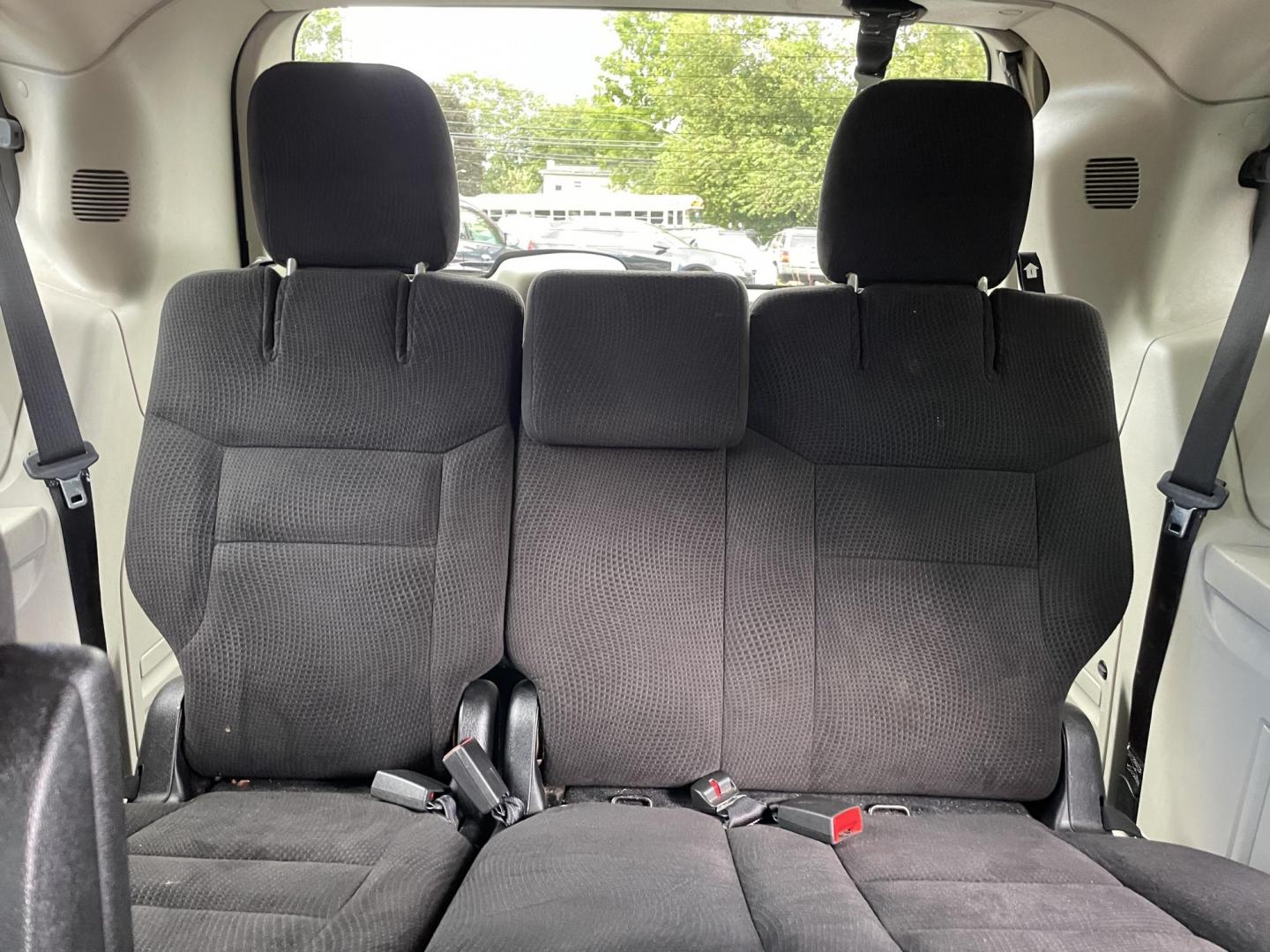 2014 blue /black Dodge Grand Caravan SXT (2C4RDGCG0ER) with an 3.6L V6 DOHC 24V engine, 6-Speed Automatic transmission, located at 101 N. Main Street, Muncy, PA, 17756, (570) 546-5462, 41.207691, -76.785942 - Photo#7