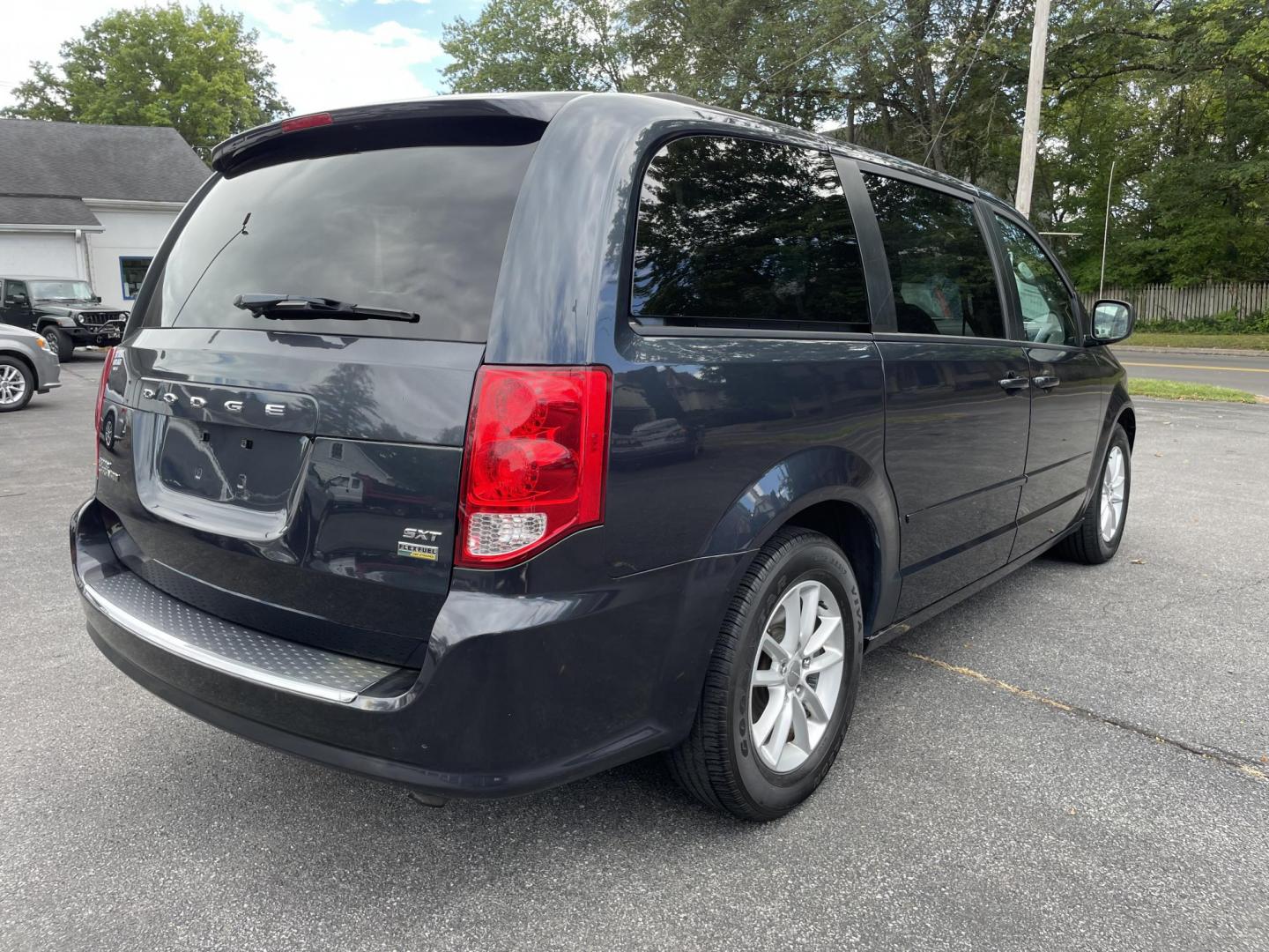 2014 blue /black Dodge Grand Caravan SXT (2C4RDGCG0ER) with an 3.6L V6 DOHC 24V engine, 6-Speed Automatic transmission, located at 101 N. Main Street, Muncy, PA, 17756, (570) 546-5462, 41.207691, -76.785942 - Photo#3