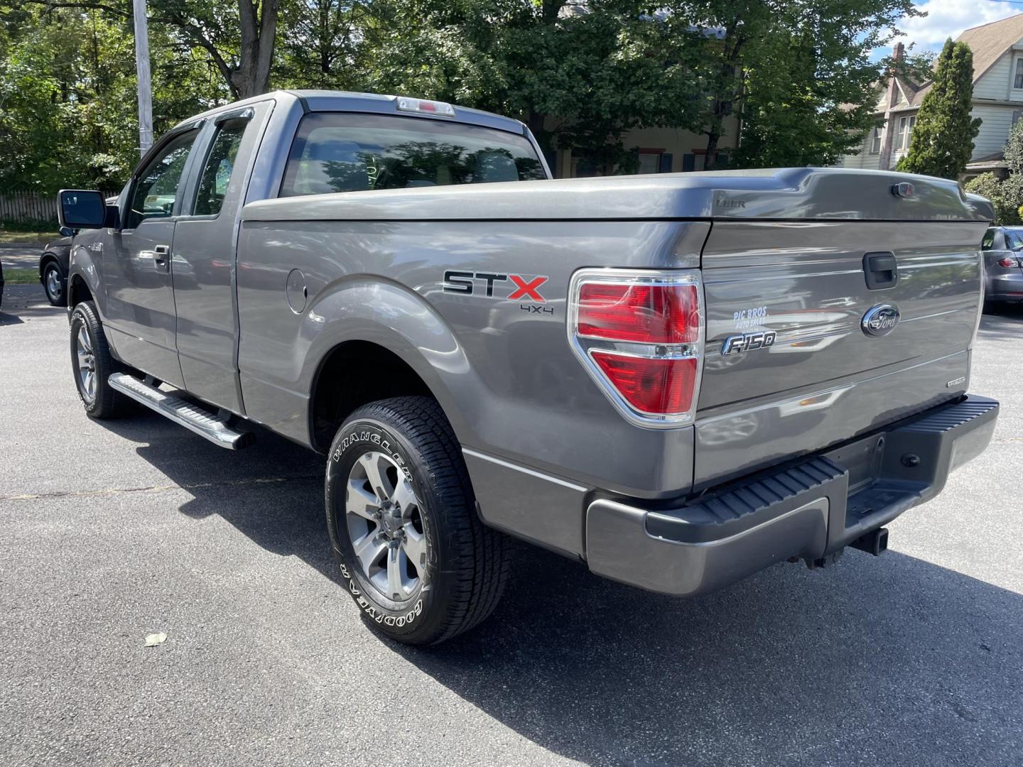 2013 Ford F-150 Lariat SuperCab 6.5-ft. Bed 4WD (1FTFX1EF8DF) with an 5.0L V8 engine, 6-Speed Automatic transmission, located at 101 N. Main Street, Muncy, PA, 17756, (570) 546-5462, 41.207691, -76.785942 - Photo#2