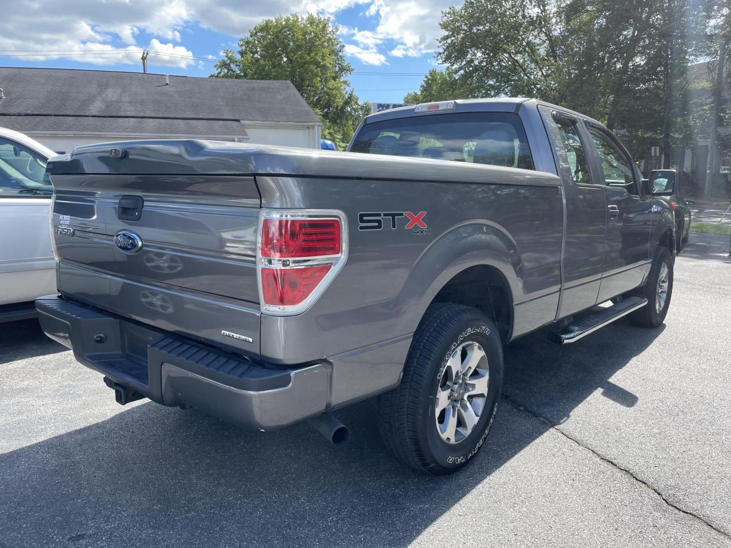 2013 Ford F-150 Lariat SuperCab 6.5-ft. Bed 4WD (1FTFX1EF8DF) with an 5.0L V8 engine, 6-Speed Automatic transmission, located at 101 N. Main Street, Muncy, PA, 17756, (570) 546-5462, 41.207691, -76.785942 - Photo#3