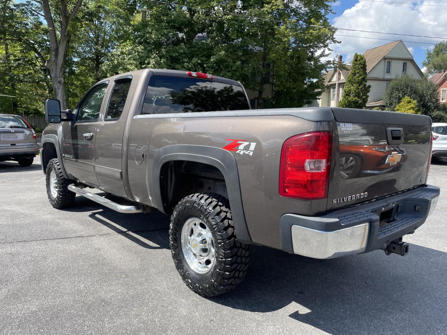2008 Chevrolet Silverado 2500HD LT1 Ext. Cab Long Box 4WD (1GCHK29K98E) with an 6.0L V8 OHV 16V engine, 6-Speed Automatic Overdrive transmission, located at 101 N. Main Street, Muncy, PA, 17756, (570) 546-5462, 41.207691, -76.785942 - Photo#1