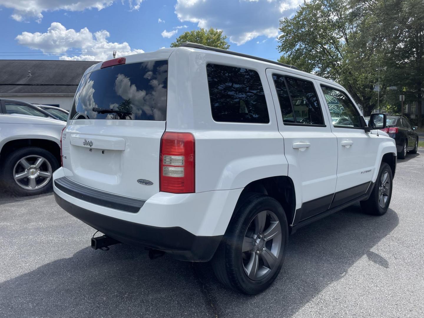 2015 White /black Jeep Patriot Latitude 4WD (1C4NJRFB4FD) with an 2.4L L4 DOHC 16V engine, auto transmission, located at 101 N. Main Street, Muncy, PA, 17756, (570) 546-5462, 41.207691, -76.785942 - Photo#3