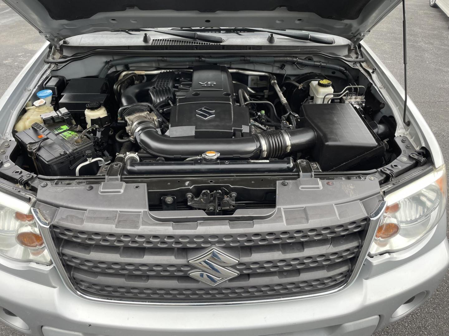 2011 silver Suzuki Equator Sport Crew Cab LWB 4WD (5Z61D0FV1BC) with an 4.0L V6 DOHC 24V engine, 5-Speed Automatic transmission, located at 101 N. Main Street, Muncy, PA, 17756, (570) 546-5462, 41.207691, -76.785942 - Photo#6