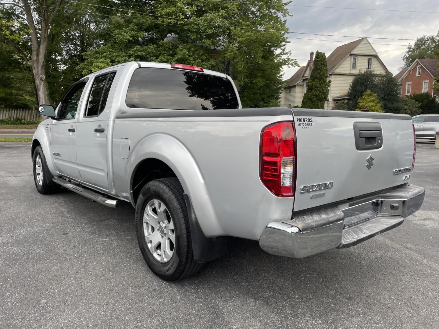 2011 silver Suzuki Equator Sport Crew Cab LWB 4WD (5Z61D0FV1BC) with an 4.0L V6 DOHC 24V engine, 5-Speed Automatic transmission, located at 101 N. Main Street, Muncy, PA, 17756, (570) 546-5462, 41.207691, -76.785942 - Photo#3