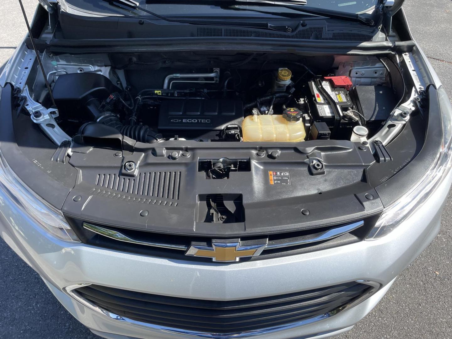2017 silver Chevrolet Trax LT AWD (3GNCJPSB0HL) with an 1.4L L4 DOHC 16V engine, 6A transmission, located at 101 N. Main Street, Muncy, PA, 17756, (570) 546-5462, 41.207691, -76.785942 - Photo#8
