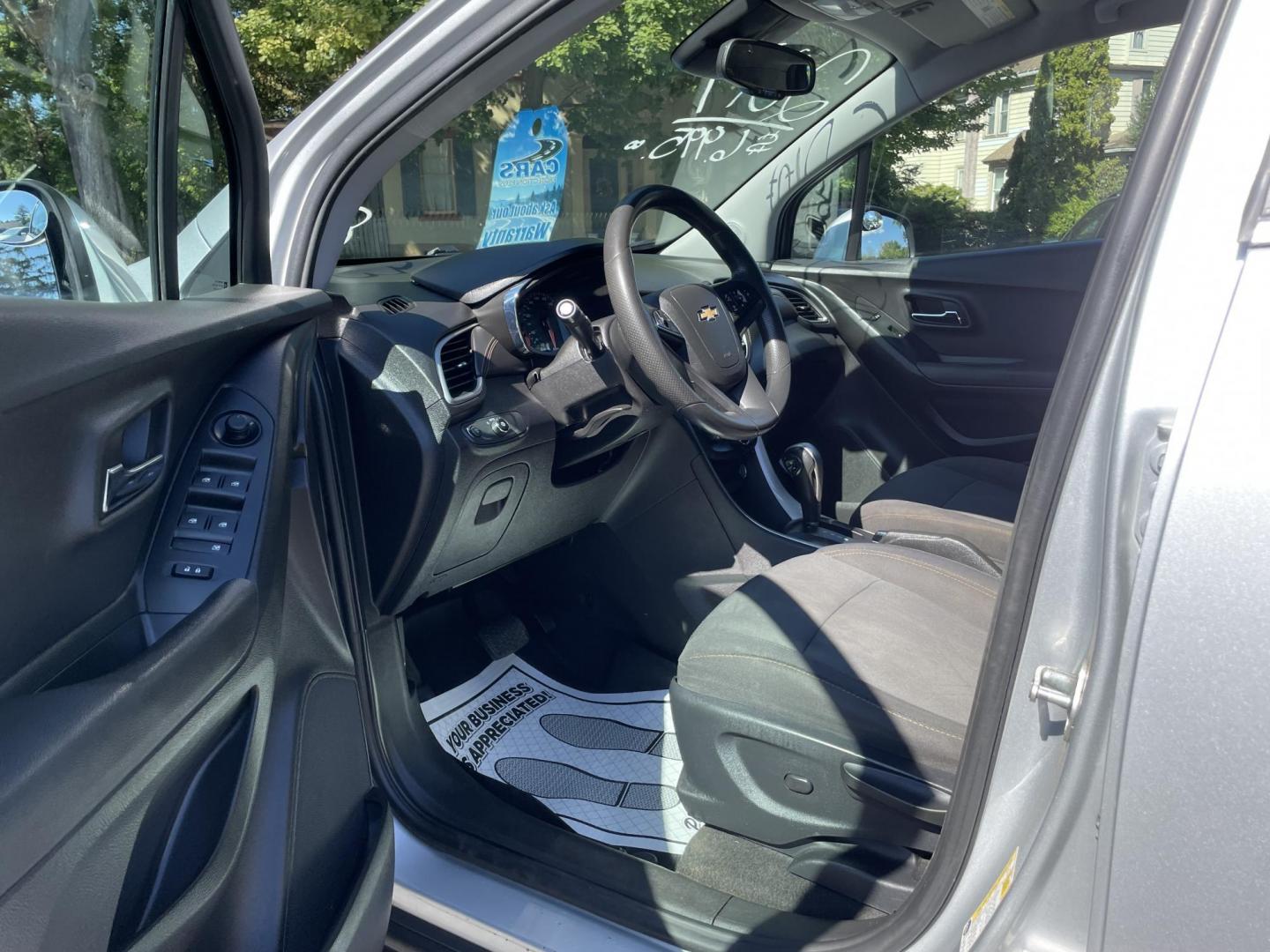 2017 silver Chevrolet Trax LT AWD (3GNCJPSB0HL) with an 1.4L L4 DOHC 16V engine, 6A transmission, located at 101 N. Main Street, Muncy, PA, 17756, (570) 546-5462, 41.207691, -76.785942 - Photo#5