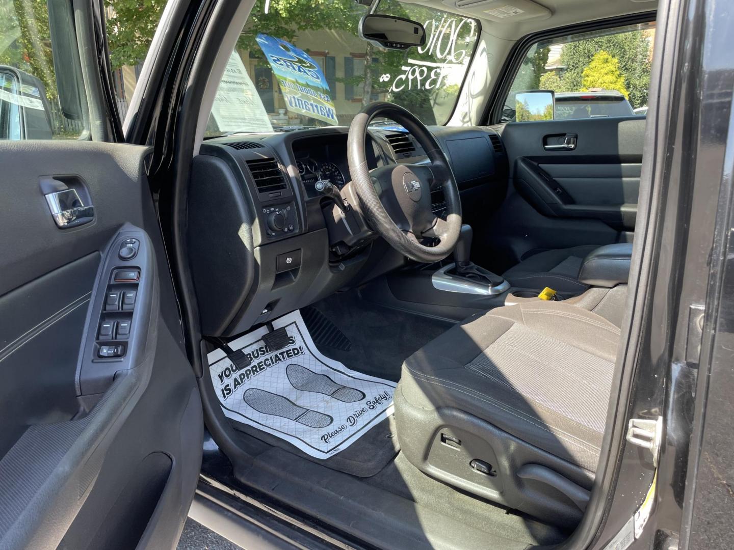 2010 black /black Hummer H3T Adventure (5GNRNHEE6A8) with an 3.7L L5 DOHC 20V engine, 4-Speed Automatic transmission, located at 101 N. Main Street, Muncy, PA, 17756, (570) 546-5462, 41.207691, -76.785942 - Photo#5