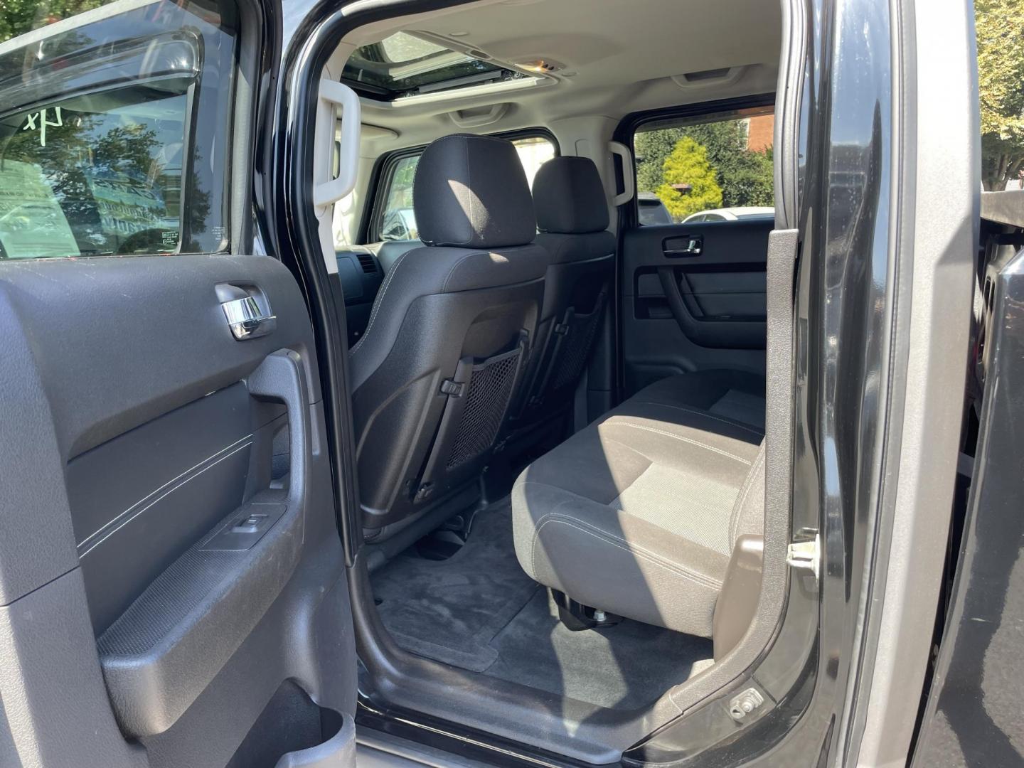 2010 black /black Hummer H3T Adventure (5GNRNHEE6A8) with an 3.7L L5 DOHC 20V engine, 4-Speed Automatic transmission, located at 101 N. Main Street, Muncy, PA, 17756, (570) 546-5462, 41.207691, -76.785942 - Photo#6