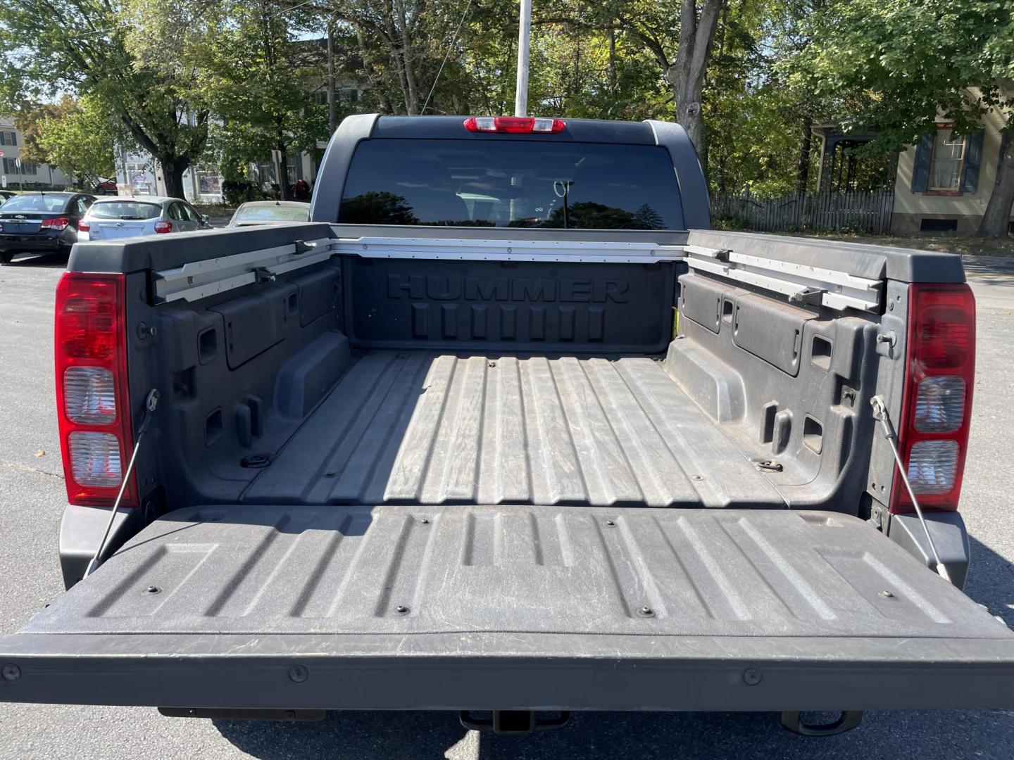 2010 black /black Hummer H3T Adventure (5GNRNHEE6A8) with an 3.7L L5 DOHC 20V engine, 4-Speed Automatic transmission, located at 101 N. Main Street, Muncy, PA, 17756, (570) 546-5462, 41.207691, -76.785942 - Photo#7