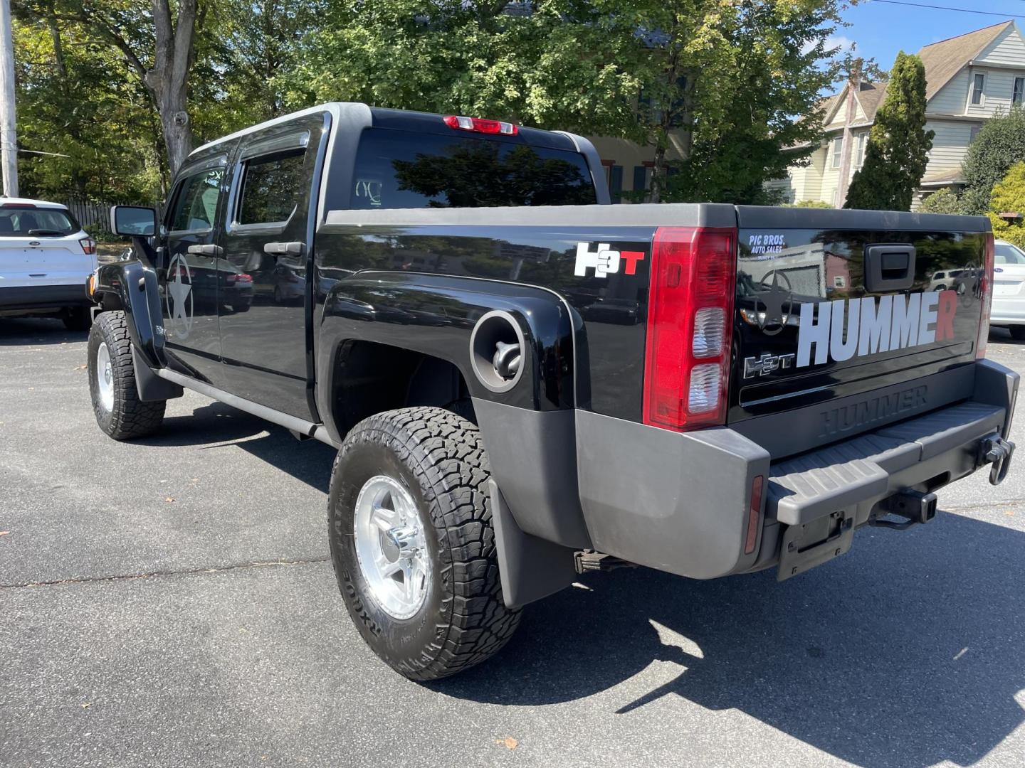 2010 black /black Hummer H3T Adventure (5GNRNHEE6A8) with an 3.7L L5 DOHC 20V engine, 4-Speed Automatic transmission, located at 101 N. Main Street, Muncy, PA, 17756, (570) 546-5462, 41.207691, -76.785942 - Photo#2