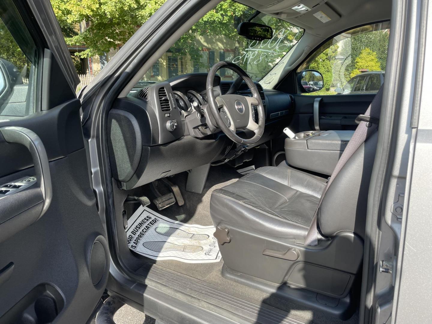2008 grey /black GMC Sierra 1500 SLE Crew Cab 4WD (2GTEK13YX81) with an 6.0L V8 OHV 16V engine, 4-Speed Automatic Overdrive transmission, located at 101 N. Main Street, Muncy, PA, 17756, (570) 546-5462, 41.207691, -76.785942 - Photo#4