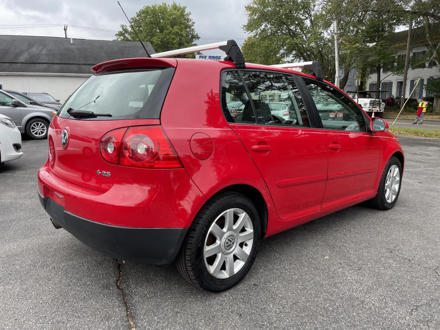 2007 Volkswagen Rabbit 4-Door (WVWCR71K97W) with an 2.5L L5 DOHC 20V engine, 5-Speed Manual Overdrive transmission, located at 101 N. Main Street, Muncy, PA, 17756, (570) 546-5462, 41.207691, -76.785942 - Photo#3