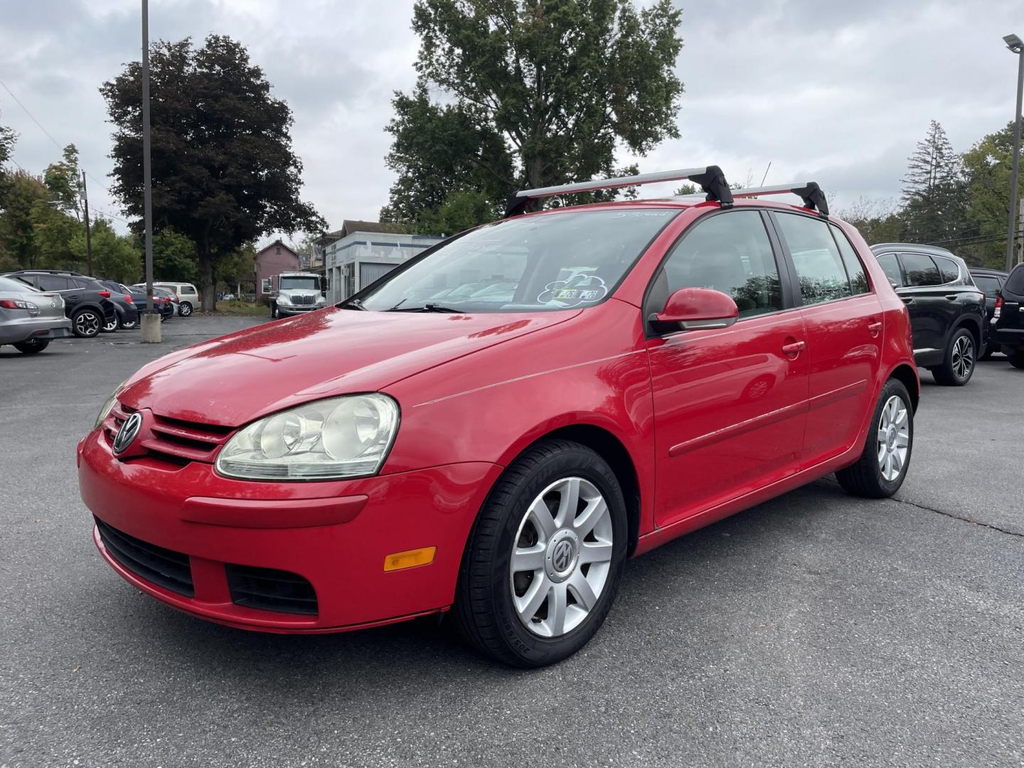 2007 Volkswagen Rabbit 4-Door (WVWCR71K97W) with an 2.5L L5 DOHC 20V engine, 5-Speed Manual Overdrive transmission, located at 101 N. Main Street, Muncy, PA, 17756, (570) 546-5462, 41.207691, -76.785942 - Photo#0