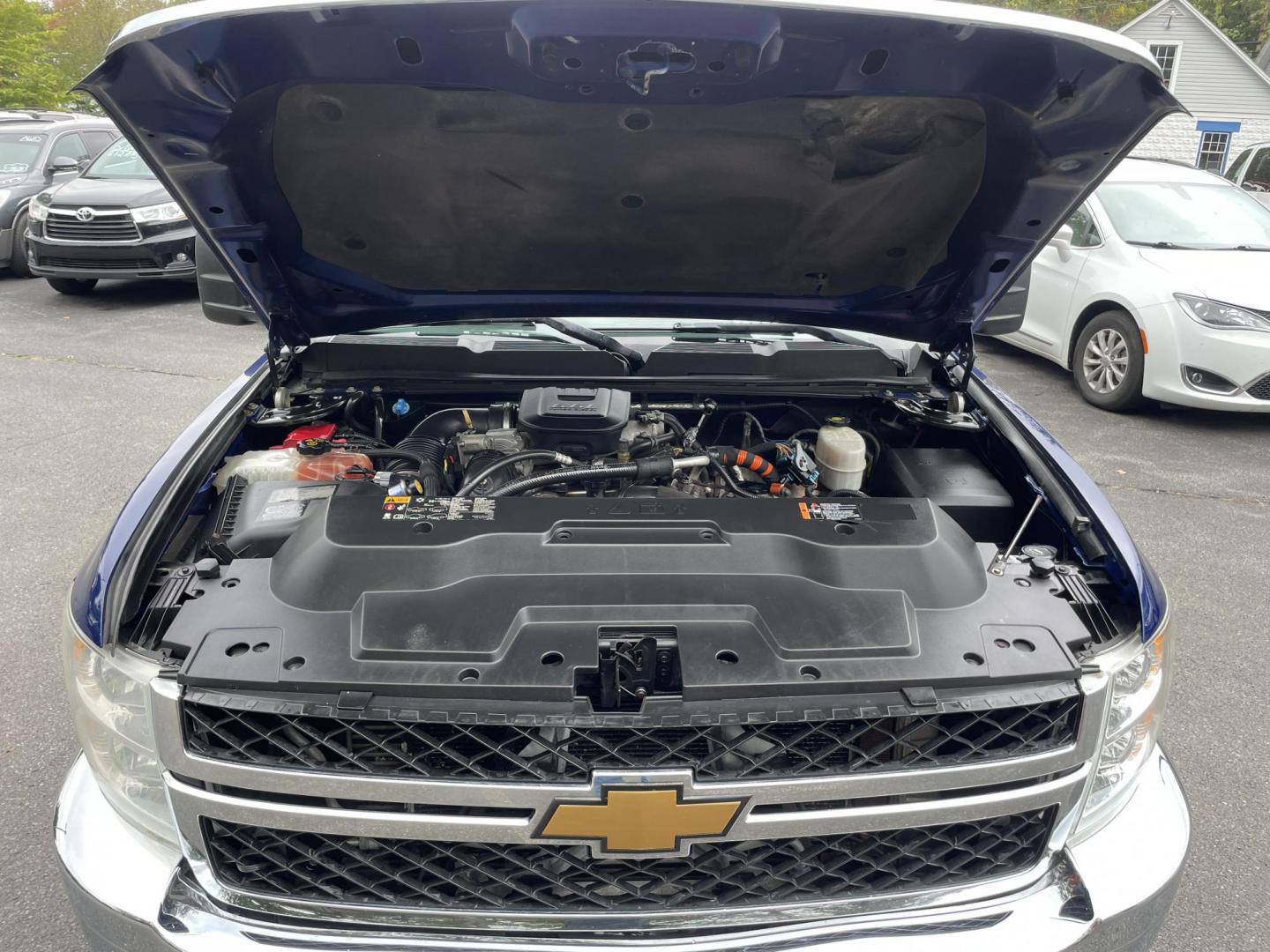 2013 blue /black Chevrolet Silverado 3500HD LT Crew Cab 4WD (1GC4K0C88DF) with an 6.6L V8 OHV 32V TURBO DIESEL engine, 6-Speed Automatic transmission, located at 101 N. Main Street, Muncy, PA, 17756, (570) 546-5462, 41.207691, -76.785942 - Photo#9