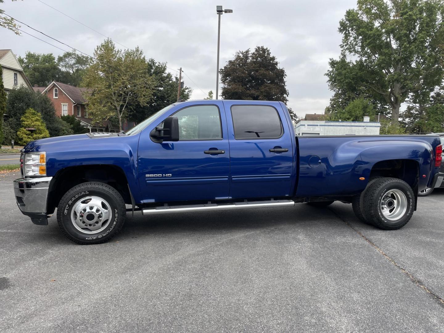 2013 blue /black Chevrolet Silverado 3500HD LT Crew Cab 4WD (1GC4K0C88DF) with an 6.6L V8 OHV 32V TURBO DIESEL engine, 6-Speed Automatic transmission, located at 101 N. Main Street, Muncy, PA, 17756, (570) 546-5462, 41.207691, -76.785942 - Photo#4