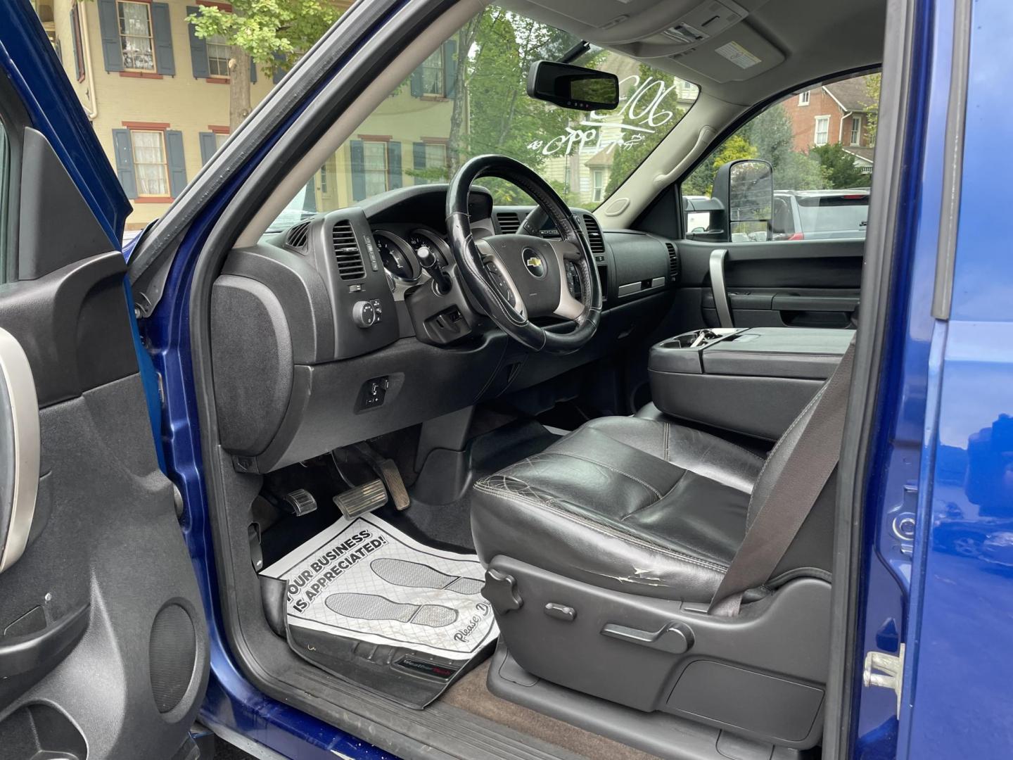 2013 blue /black Chevrolet Silverado 3500HD LT Crew Cab 4WD (1GC4K0C88DF) with an 6.6L V8 OHV 32V TURBO DIESEL engine, 6-Speed Automatic transmission, located at 101 N. Main Street, Muncy, PA, 17756, (570) 546-5462, 41.207691, -76.785942 - Photo#7