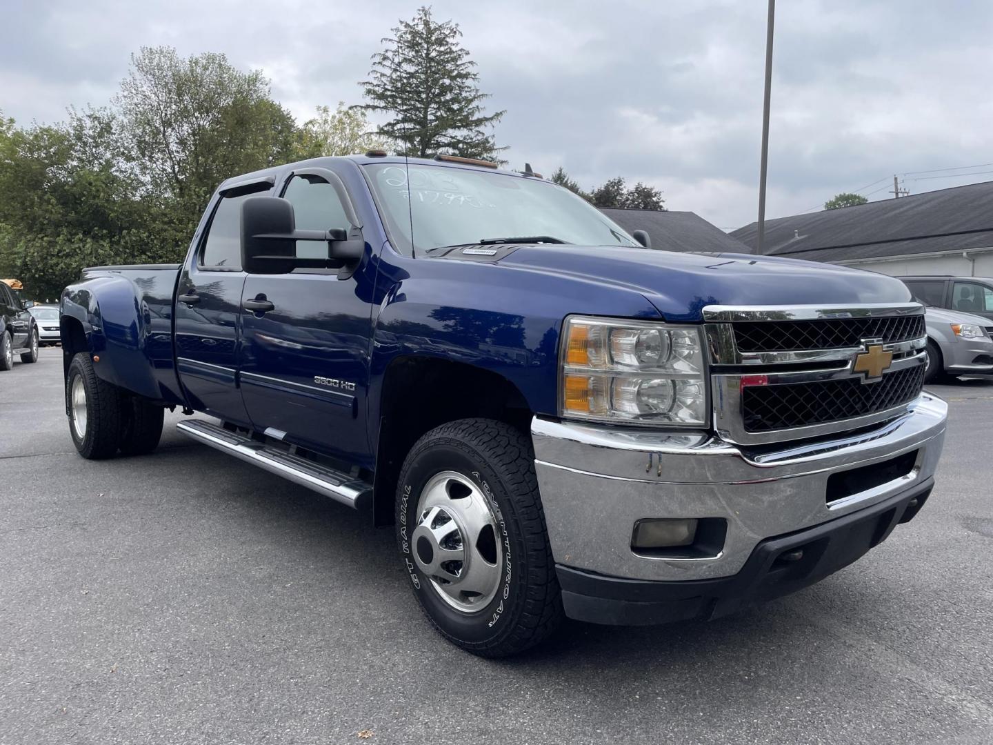 2013 blue /black Chevrolet Silverado 3500HD LT Crew Cab 4WD (1GC4K0C88DF) with an 6.6L V8 OHV 32V TURBO DIESEL engine, 6-Speed Automatic transmission, located at 101 N. Main Street, Muncy, PA, 17756, (570) 546-5462, 41.207691, -76.785942 - Photo#1