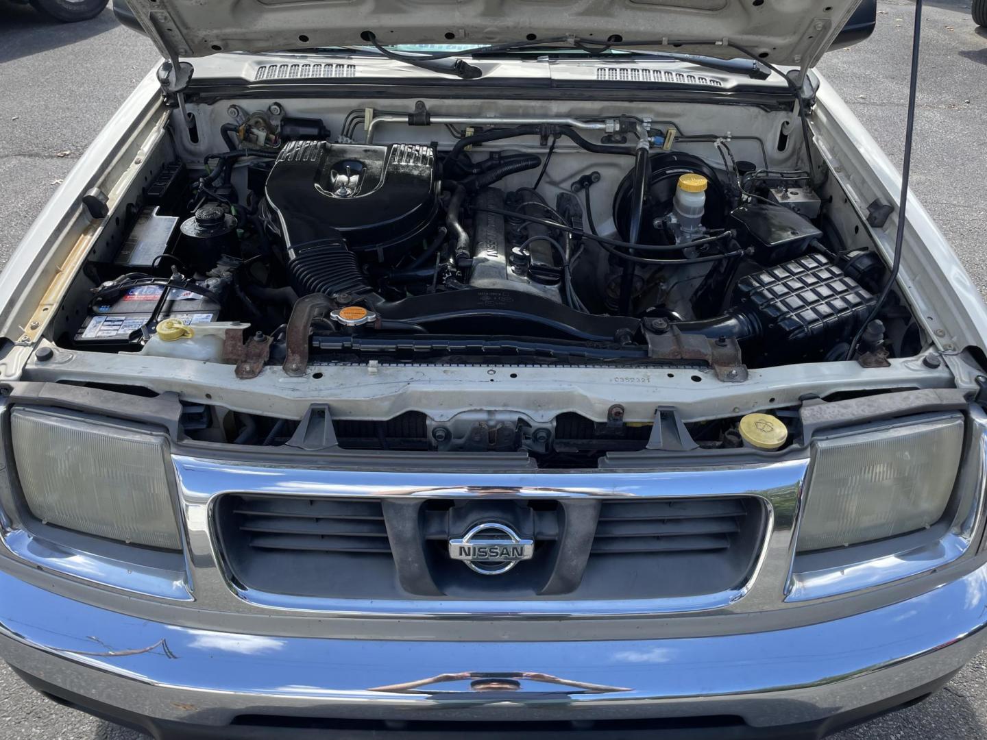 1998 Nissan Frontier SE King Cab 4WD (1N6DD26Y9WC) with an 2.4L L4 DOHC 16V engine, 5-Speed Manual Overdrive transmission, located at 101 N. Main Street, Muncy, PA, 17756, (570) 546-5462, 41.207691, -76.785942 - Photo#5