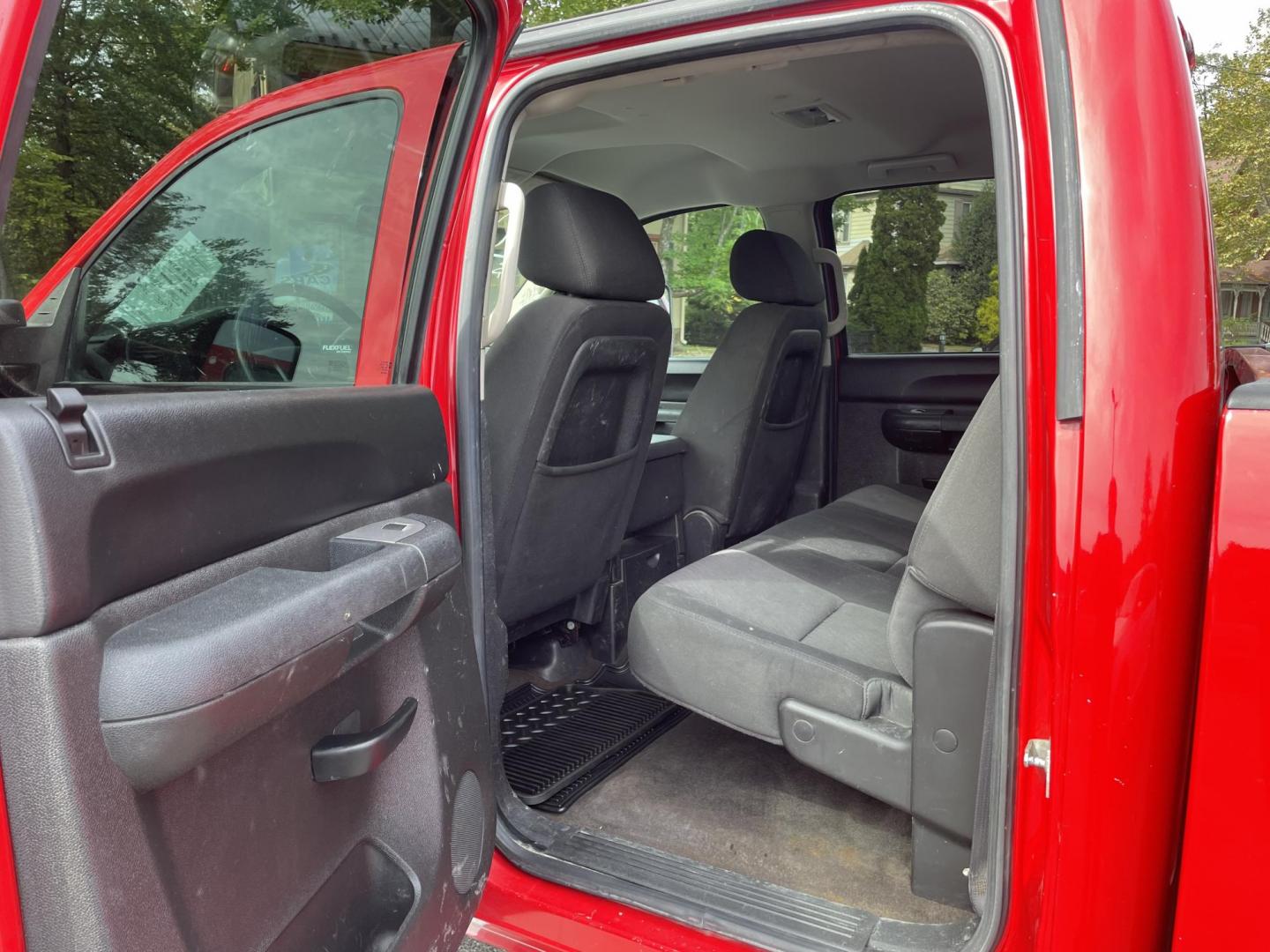 2013 GMC Sierra 2500HD SLE Crew Cab 4WD (1GT120CG6DF) with an 6.0L V8 OHV 16V FFV engine, 6-Speed Automatic transmission, located at 101 N. Main Street, Muncy, PA, 17756, (570) 546-5462, 41.207691, -76.785942 - Photo#6