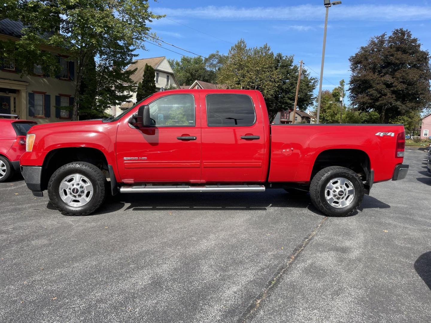 2013 GMC Sierra 2500HD SLE Crew Cab 4WD (1GT120CG6DF) with an 6.0L V8 OHV 16V FFV engine, 6-Speed Automatic transmission, located at 101 N. Main Street, Muncy, PA, 17756, (570) 546-5462, 41.207691, -76.785942 - Photo#2
