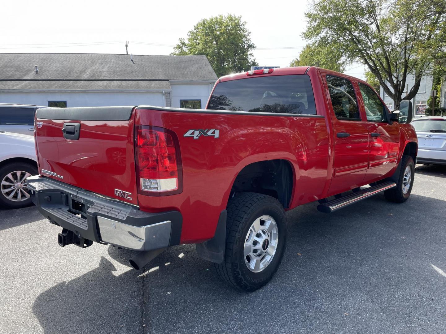 2013 GMC Sierra 2500HD SLE Crew Cab 4WD (1GT120CG6DF) with an 6.0L V8 OHV 16V FFV engine, 6-Speed Automatic transmission, located at 101 N. Main Street, Muncy, PA, 17756, (570) 546-5462, 41.207691, -76.785942 - Photo#4
