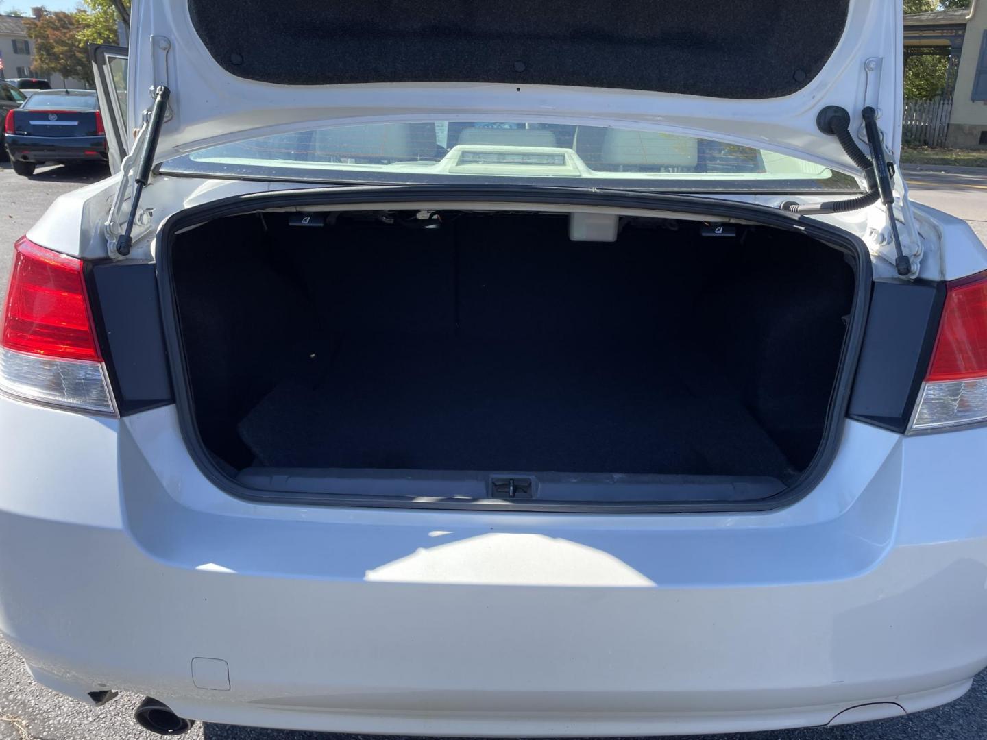 2014 White Subaru Legacy 2.5i Limited (4S3BMBL68E3) with an 2.5L H4 SOHC 16V engine, Continuously Variable Transmission transmission, located at 101 N. Main Street, Muncy, PA, 17756, (570) 546-5462, 41.207691, -76.785942 - Photo#7