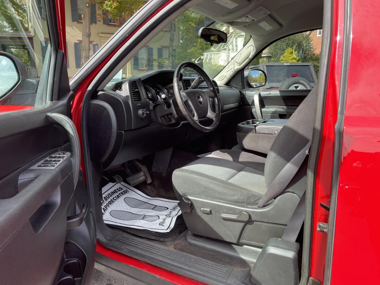 2011 Chevrolet Silverado 2500HD LT Ext. Cab 4WD (1GC2KXC82BZ) with an 6.6L V8 OHV 32V TURBO DIESEL engine, 6-Speed Automatic transmission, located at 101 N. Main Street, Muncy, PA, 17756, (570) 546-5462, 41.207691, -76.785942 - Photo#9