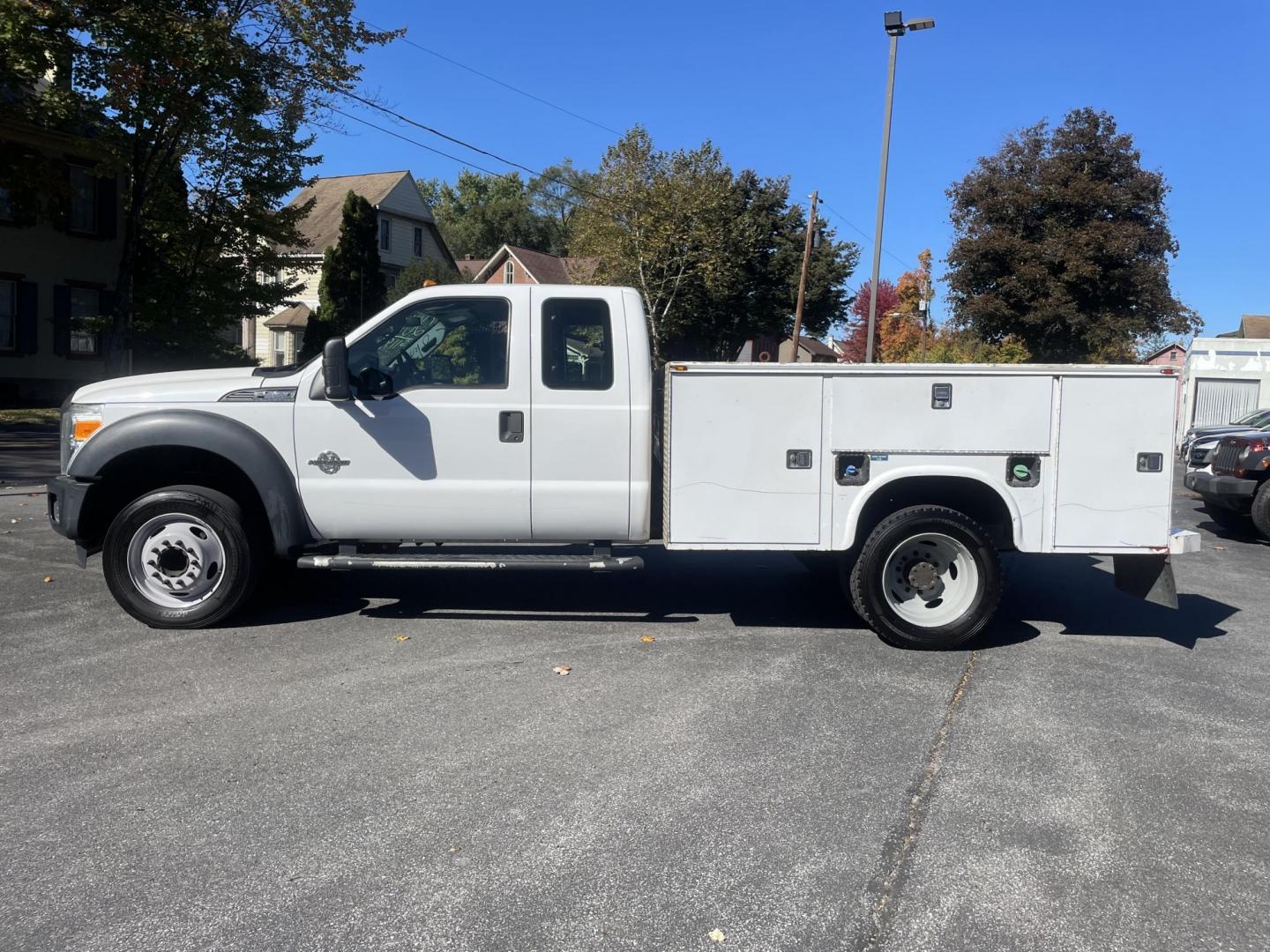 2014 White Ford F-450 SD SuperCab DRW 2WD (1FD9X4GT6EE) with an 6.7L V8 OHV 16V DIESEL engine, located at 101 N. Main Street, Muncy, PA, 17756, (570) 546-5462, 41.207691, -76.785942 - Photo#2