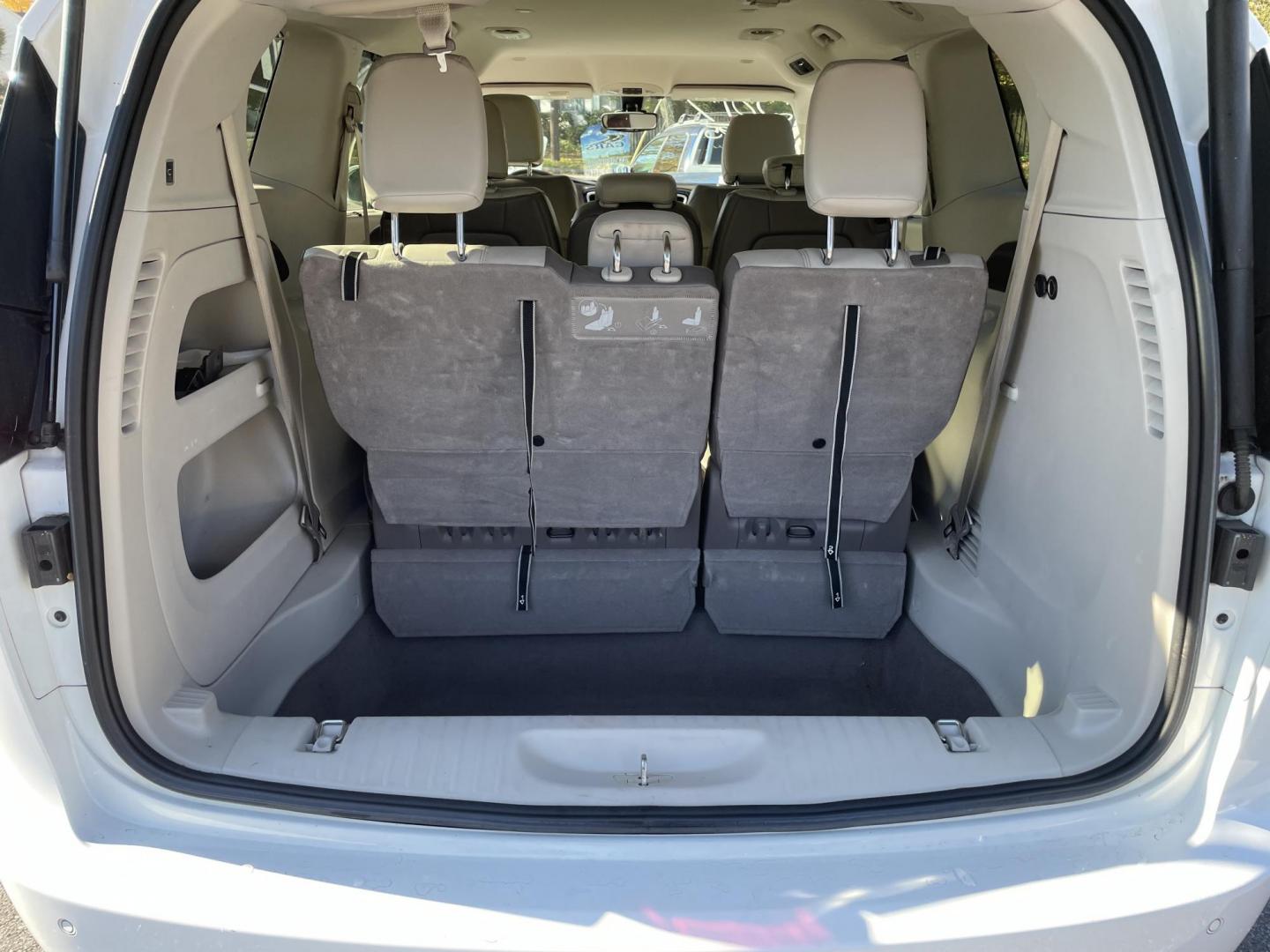 2017 White Chrysler Pacifica Touring (2C4RC1BG7HR) with an 3.6L V6 DOHC 24V engine, 6A transmission, located at 101 N. Main Street, Muncy, PA, 17756, (570) 546-5462, 41.207691, -76.785942 - Photo#8