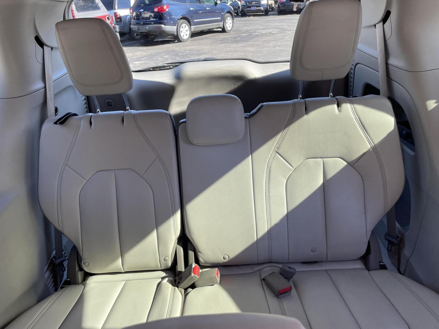 2017 White Chrysler Pacifica Touring (2C4RC1BG7HR) with an 3.6L V6 DOHC 24V engine, 6A transmission, located at 101 N. Main Street, Muncy, PA, 17756, (570) 546-5462, 41.207691, -76.785942 - Photo#7