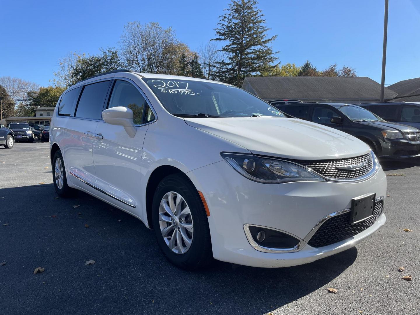 2017 White Chrysler Pacifica Touring (2C4RC1BG7HR) with an 3.6L V6 DOHC 24V engine, 6A transmission, located at 101 N. Main Street, Muncy, PA, 17756, (570) 546-5462, 41.207691, -76.785942 - Photo#1