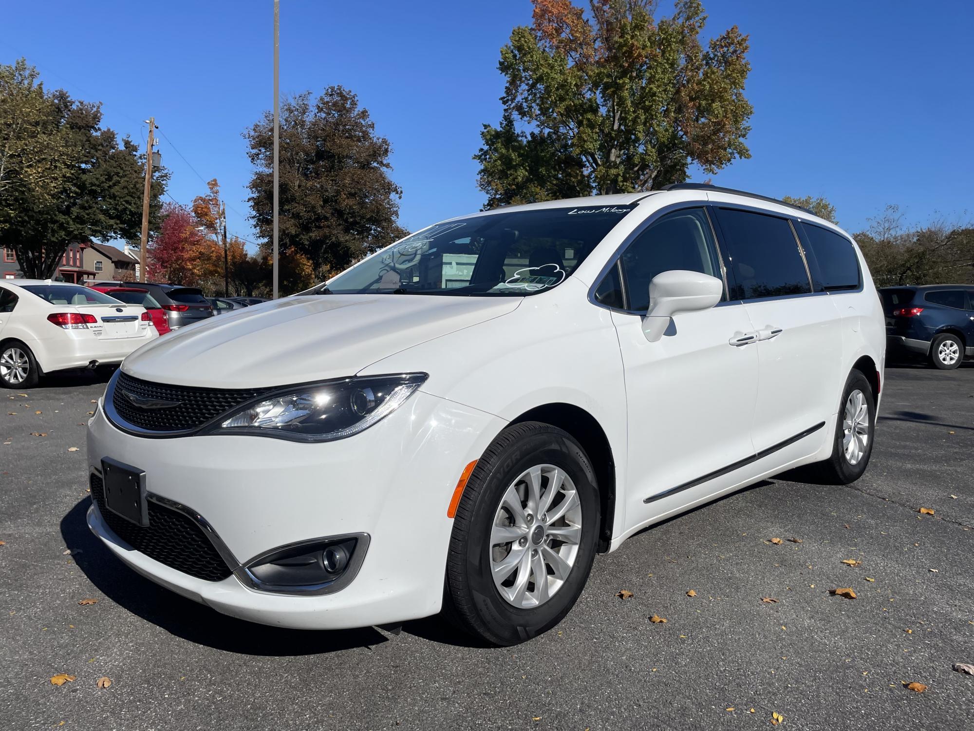 photo of 2017 Chrysler Pacifica Touring