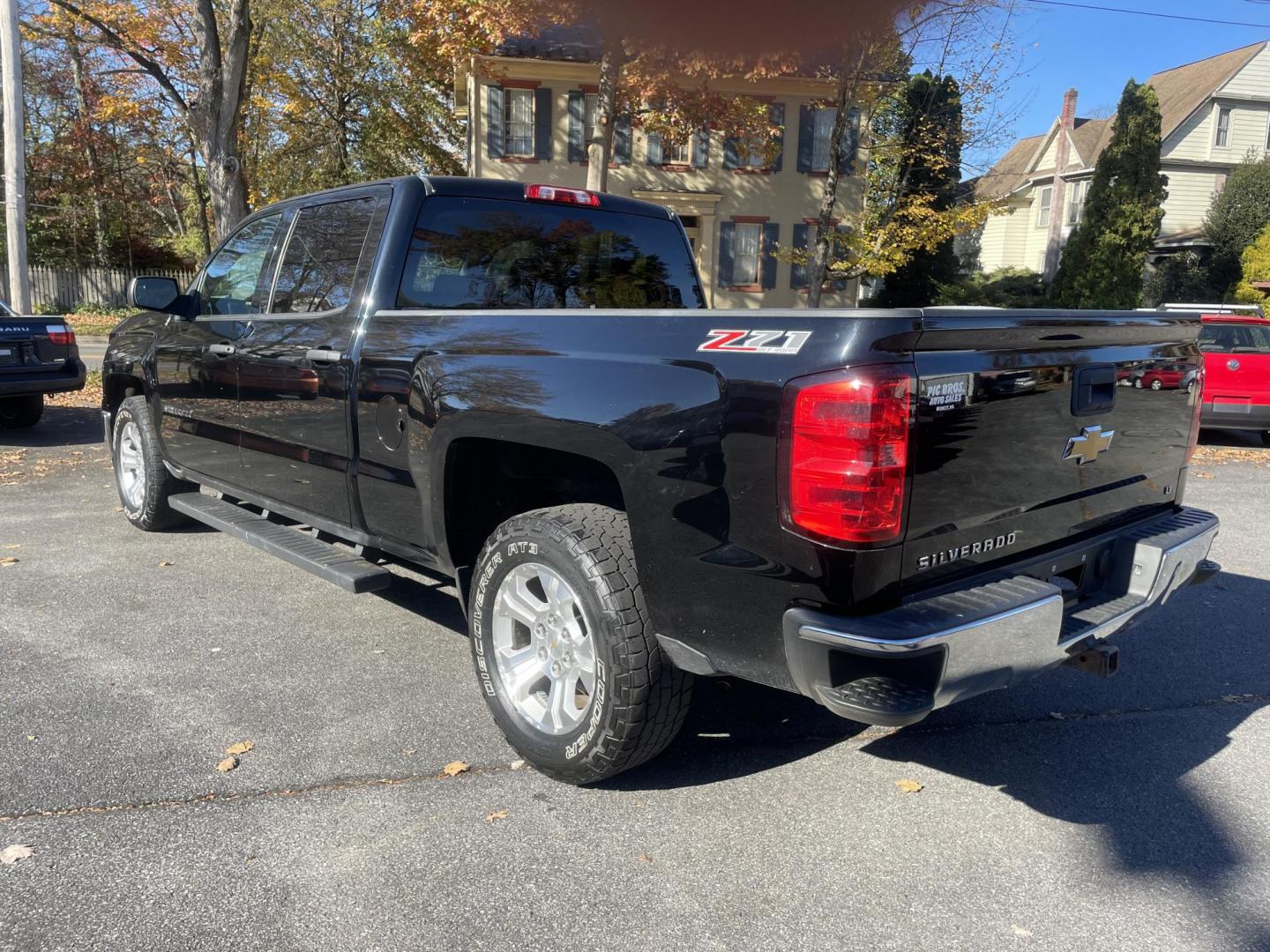2014 black /black Chevrolet Silverado 1500 1LT Crew Cab 4WD (3GCUKREC1EG) with an 5.3L V8 OHV 16V engine, 6-Speed Automatic transmission, located at 101 N. Main Street, Muncy, PA, 17756, (570) 546-5462, 41.207691, -76.785942 - Photo#3