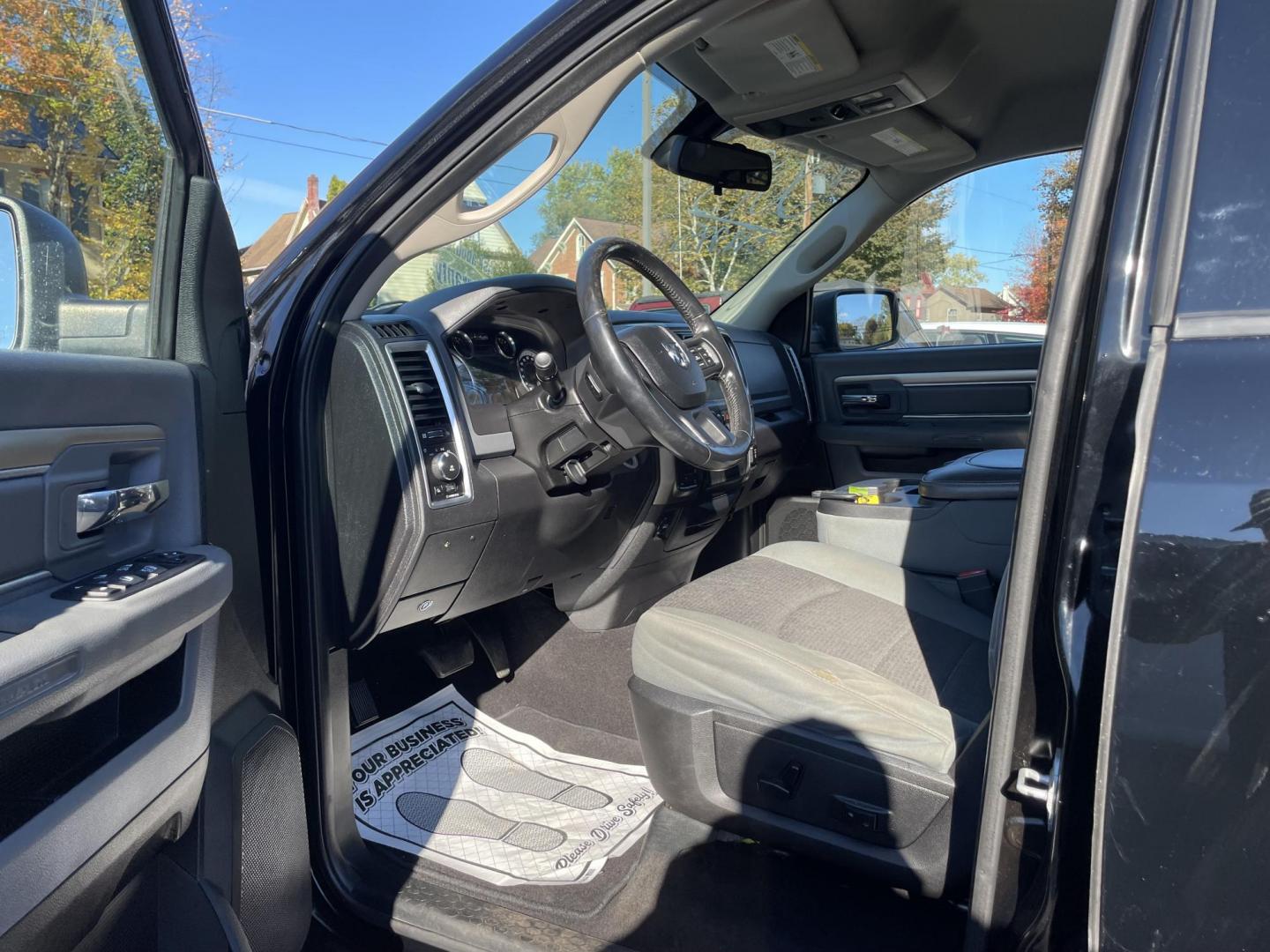 2013 black RAM 1500 SLT Quad Cab 4WD (1C6RR7GG8DS) with an 3.6L V6 DOHC 24V FFV engine, 6-Speed Automatic transmission, located at 101 N. Main Street, Muncy, PA, 17756, (570) 546-5462, 41.207691, -76.785942 - Photo#7
