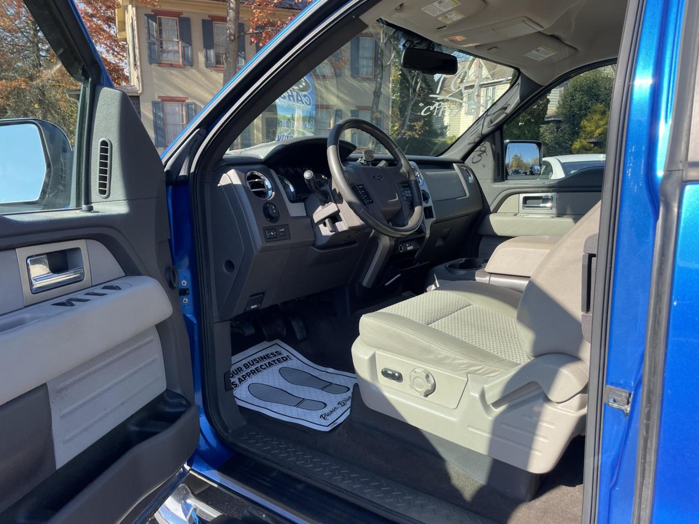 2009 BLUE Ford F-150 XLT SuperCab 6.5-ft. Bed 4WD (1FTPX14V59F) with an 5.4L V8 SOHC 24V FFV engine, 4-Speed Automatic transmission, located at 101 N. Main Street, Muncy, PA, 17756, (570) 546-5462, 41.207691, -76.785942 - Photo#6
