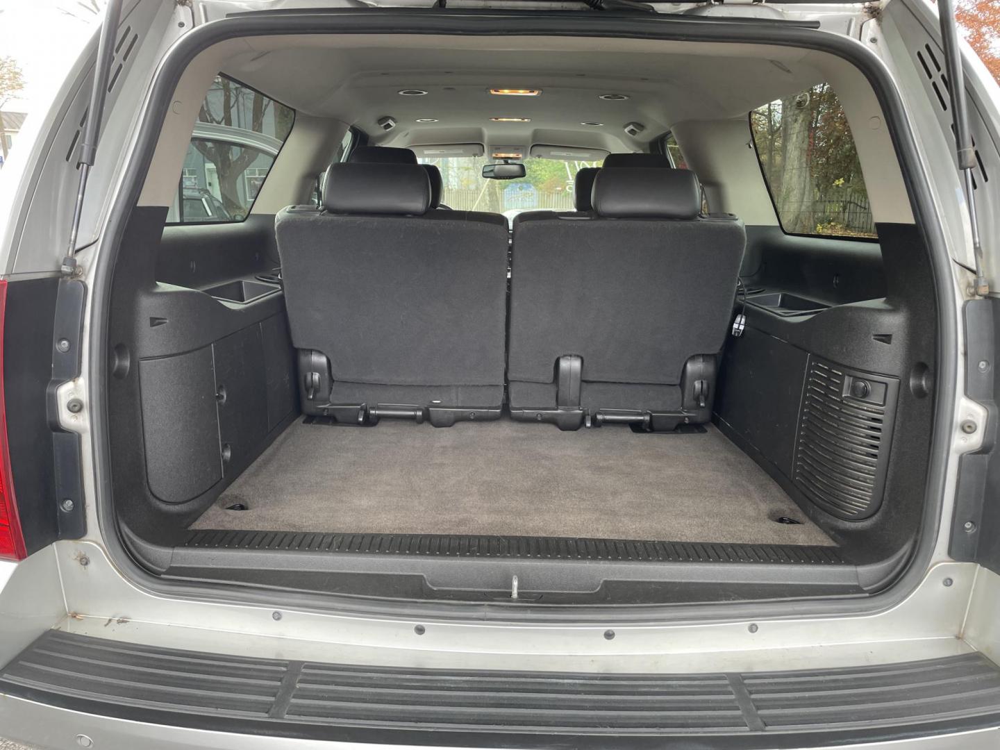 2011 Chevrolet Suburban LT 1500 4WD (1GNSKJE35BR) with an 5.3L V8 OHV 16V FFV engine, 4-Speed Automatic transmission, located at 101 N. Main Street, Muncy, PA, 17756, (570) 546-5462, 41.207691, -76.785942 - Photo#10