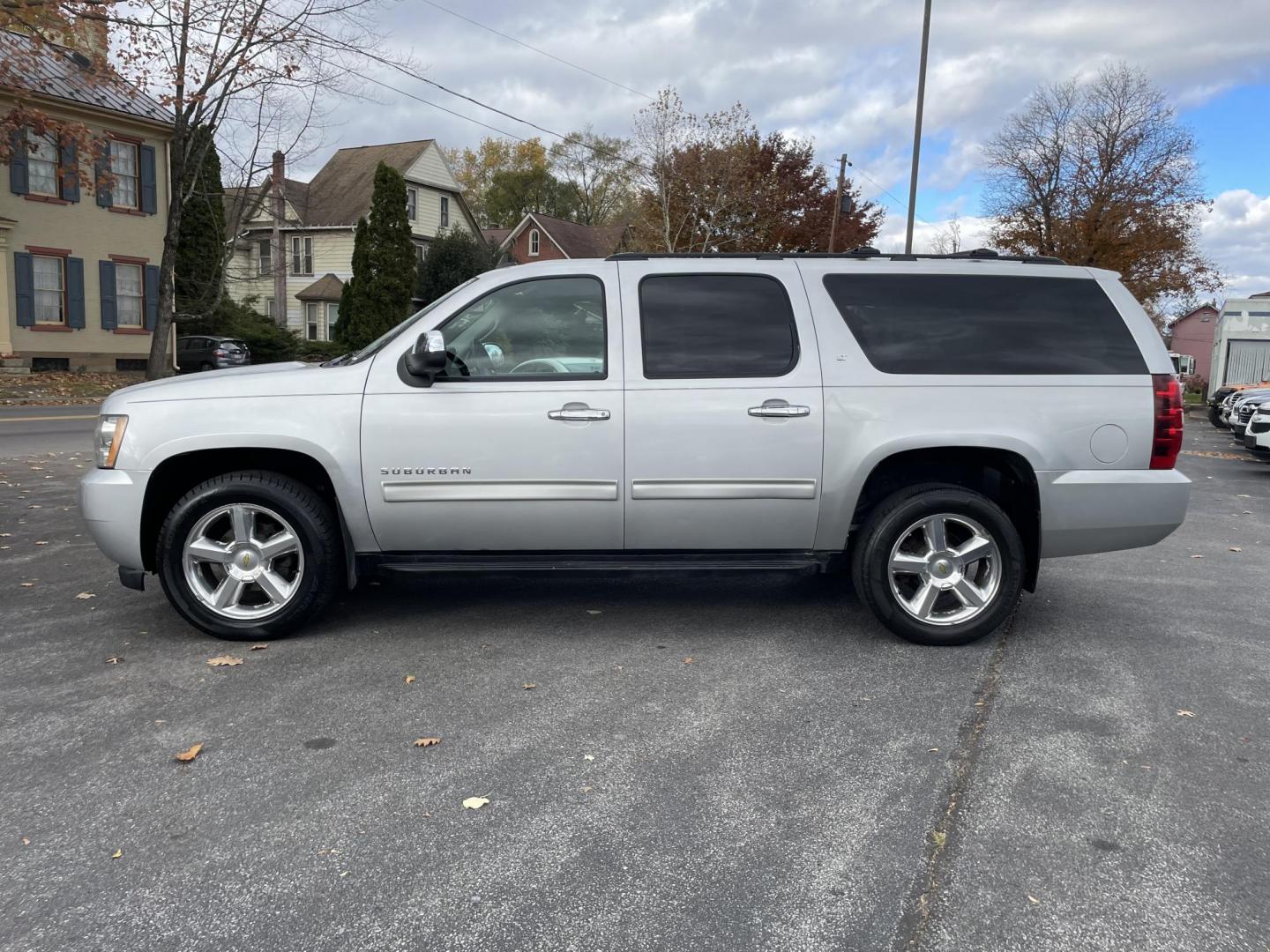 2011 Chevrolet Suburban LT 1500 4WD (1GNSKJE35BR) with an 5.3L V8 OHV 16V FFV engine, 4-Speed Automatic transmission, located at 101 N. Main Street, Muncy, PA, 17756, (570) 546-5462, 41.207691, -76.785942 - Photo#3