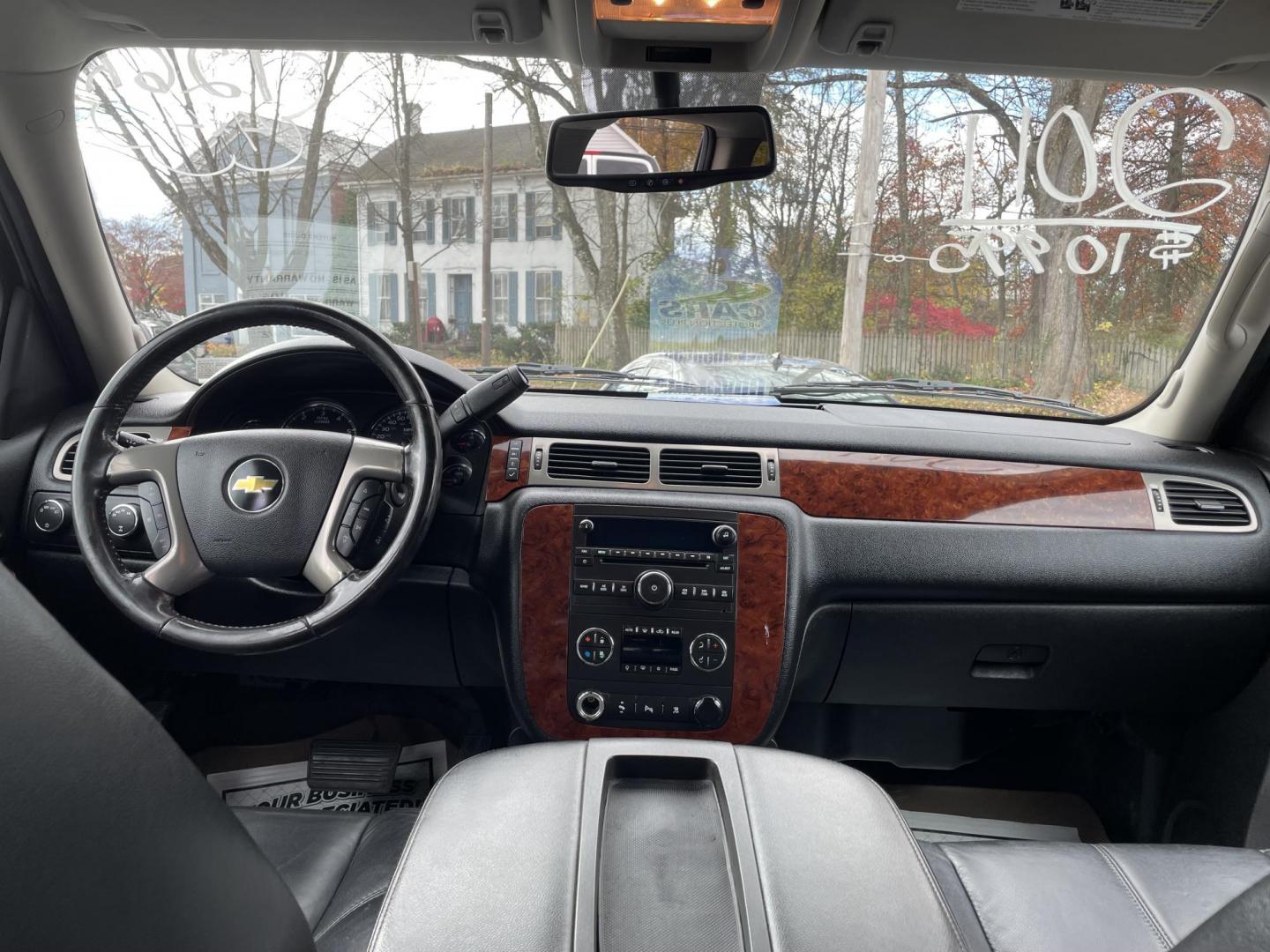 2011 Chevrolet Suburban LT 1500 4WD (1GNSKJE35BR) with an 5.3L V8 OHV 16V FFV engine, 4-Speed Automatic transmission, located at 101 N. Main Street, Muncy, PA, 17756, (570) 546-5462, 41.207691, -76.785942 - Photo#6