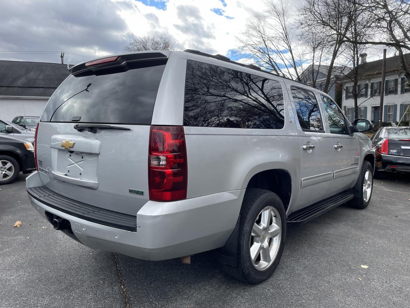 2011 Chevrolet Suburban LT 1500 4WD (1GNSKJE35BR) with an 5.3L V8 OHV 16V FFV engine, 4-Speed Automatic transmission, located at 101 N. Main Street, Muncy, PA, 17756, (570) 546-5462, 41.207691, -76.785942 - Photo#5