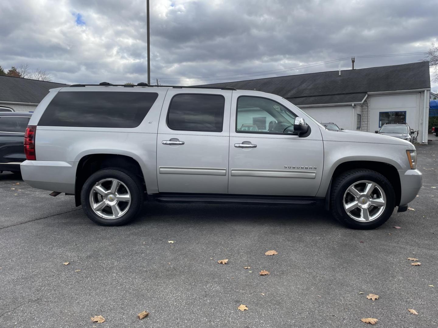 2011 Chevrolet Suburban LT 1500 4WD (1GNSKJE35BR) with an 5.3L V8 OHV 16V FFV engine, 4-Speed Automatic transmission, located at 101 N. Main Street, Muncy, PA, 17756, (570) 546-5462, 41.207691, -76.785942 - Photo#4