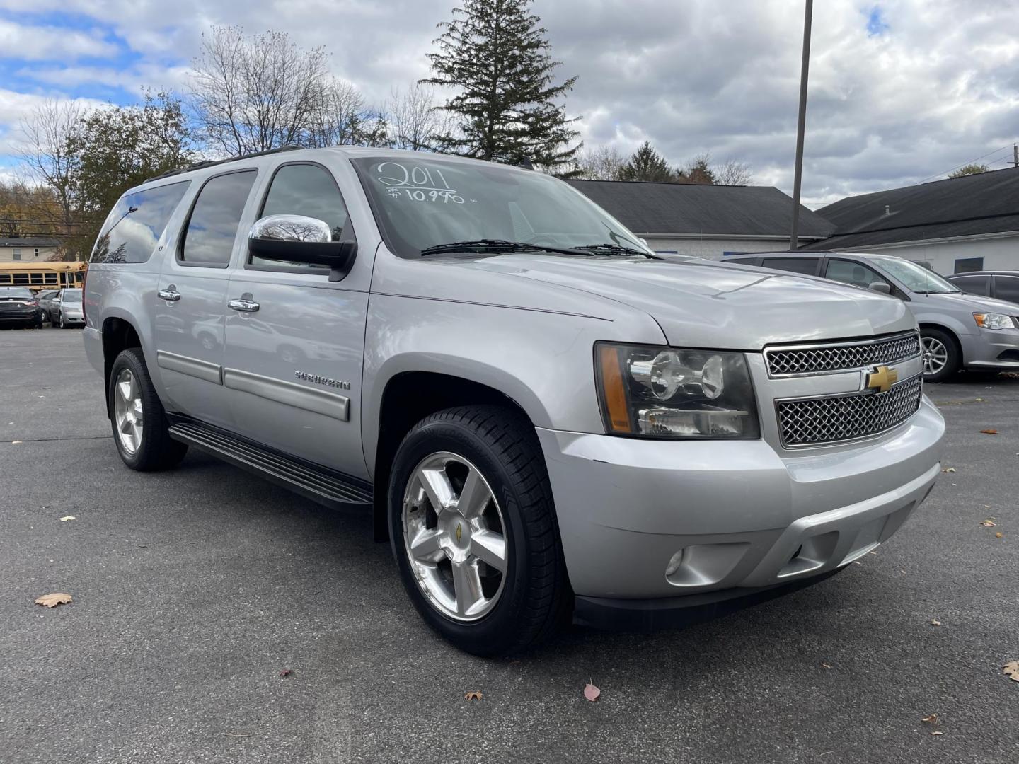 2011 Chevrolet Suburban LT 1500 4WD (1GNSKJE35BR) with an 5.3L V8 OHV 16V FFV engine, 4-Speed Automatic transmission, located at 101 N. Main Street, Muncy, PA, 17756, (570) 546-5462, 41.207691, -76.785942 - Photo#1
