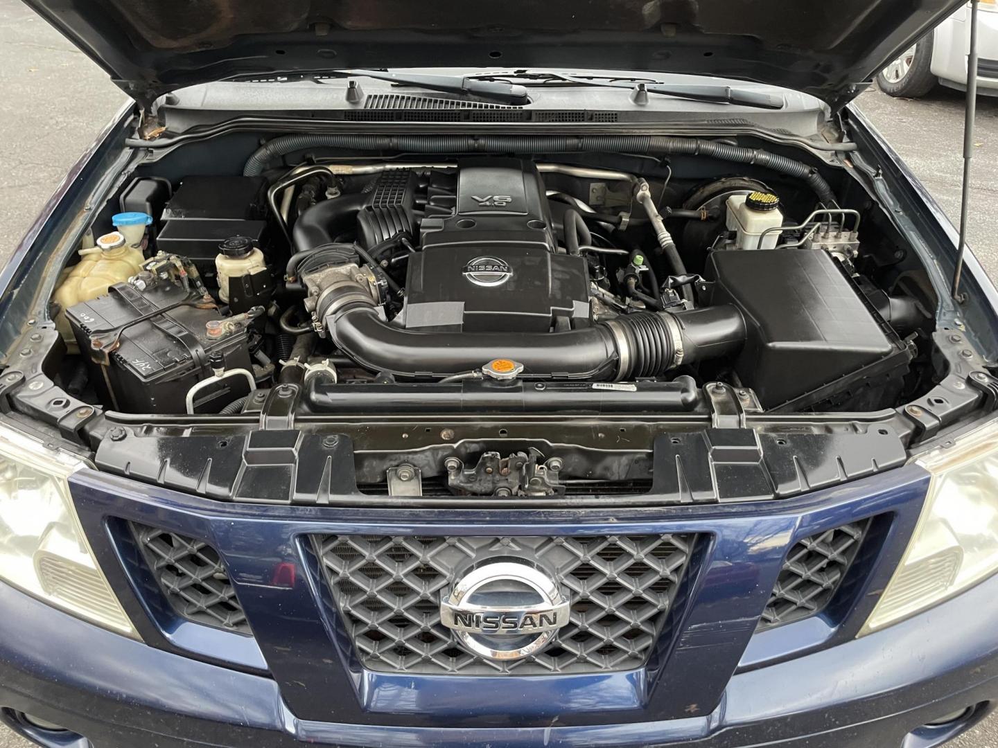 2010 BLUE /black Nissan Frontier LE Crew Cab 4WD (1N6AD0EV0AC) with an 4.0L V6 DOHC 24V engine, 5-Speed Automatic transmission, located at 101 N. Main Street, Muncy, PA, 17756, (570) 546-5462, 41.207691, -76.785942 - Photo#7