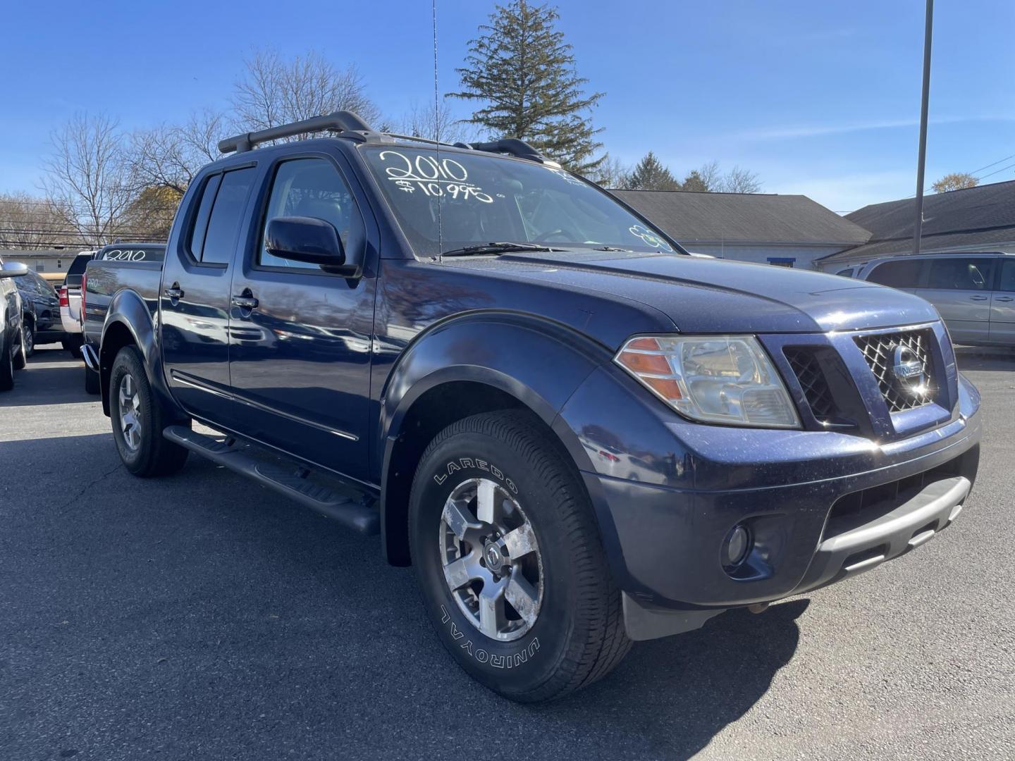 2010 BLUE /black Nissan Frontier LE Crew Cab 4WD (1N6AD0EV0AC) with an 4.0L V6 DOHC 24V engine, 5-Speed Automatic transmission, located at 101 N. Main Street, Muncy, PA, 17756, (570) 546-5462, 41.207691, -76.785942 - Photo#1