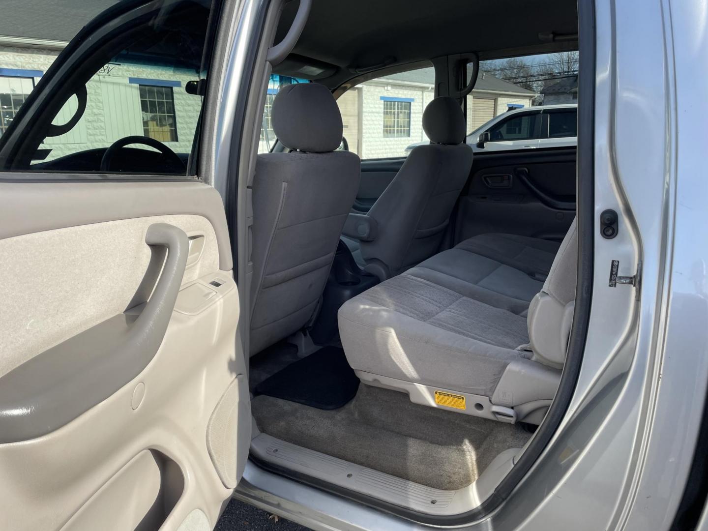 2005 Toyota Tundra SR5 Double Cab 4WD (5TBDT44155S) with an 4.7L V8 DOHC 32V engine, 5-Speed Automatic Overdrive transmission, located at 101 N. Main Street, Muncy, PA, 17756, (570) 546-5462, 41.207691, -76.785942 - Photo#5