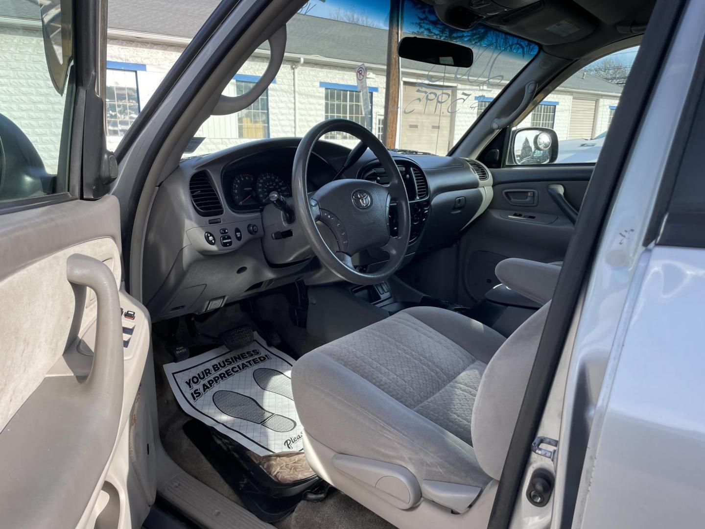 2005 Toyota Tundra SR5 Double Cab 4WD (5TBDT44155S) with an 4.7L V8 DOHC 32V engine, 5-Speed Automatic Overdrive transmission, located at 101 N. Main Street, Muncy, PA, 17756, (570) 546-5462, 41.207691, -76.785942 - Photo#4