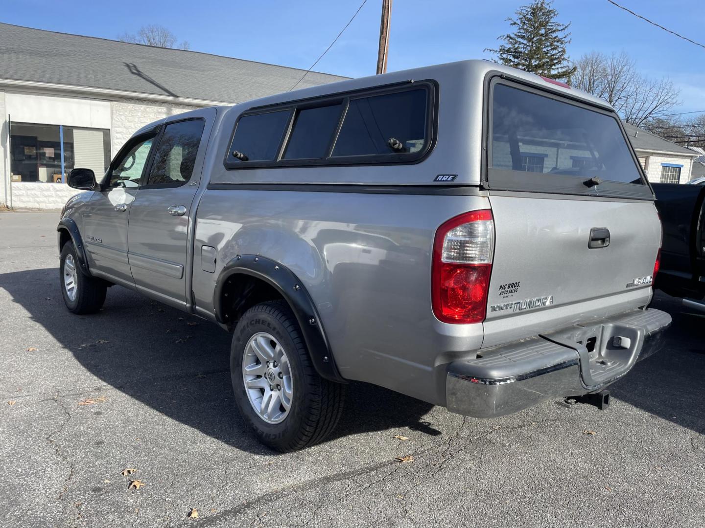 2005 Toyota Tundra SR5 Double Cab 4WD (5TBDT44155S) with an 4.7L V8 DOHC 32V engine, 5-Speed Automatic Overdrive transmission, located at 101 N. Main Street, Muncy, PA, 17756, (570) 546-5462, 41.207691, -76.785942 - Photo#2