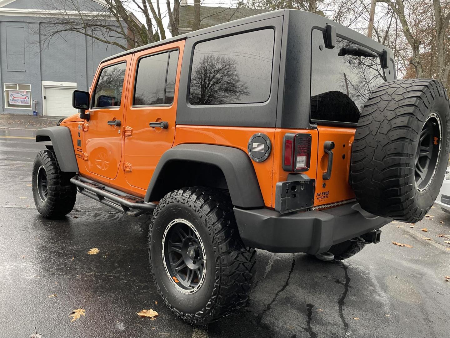 2012 Jeep Wrangler Unlimited Sport 4WD (1C4BJWDG2CL) with an 3.6L V6 DOHC 24V FFV engine, located at 101 N. Main Street, Muncy, PA, 17756, (570) 546-5462, 41.207691, -76.785942 - Photo#4