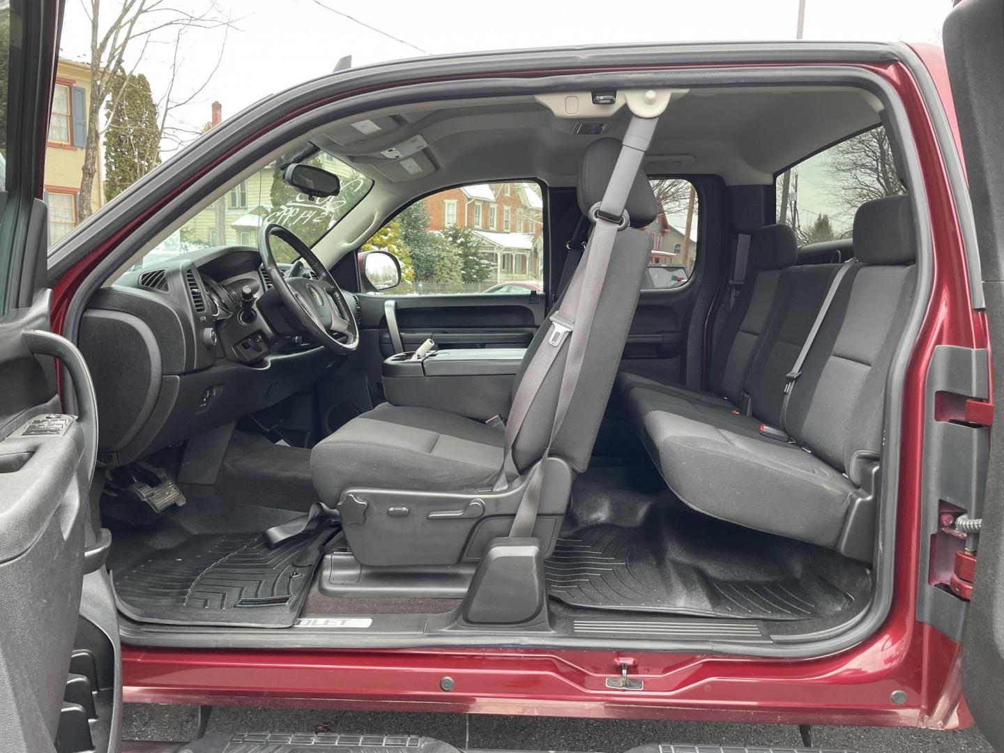 2013 Chevrolet Silverado 1500 LT Ext. Cab Long Box 4WD (1GCRKSE70DZ) with an 5.3L V8 OHV 16V FFV engine, 6-Speed Automatic transmission, located at 101 N. Main Street, Muncy, PA, 17756, (570) 546-5462, 41.207691, -76.785942 - Photo#6